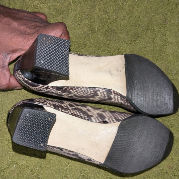 Snakeskin Pumps - Picture 4 of 4
